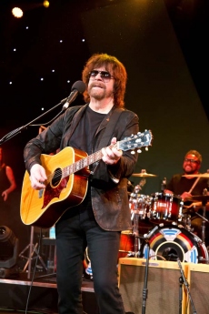 Jeff Lynne's ELO 7497.jpg